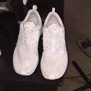 Men’s White Nike Roshe size 12